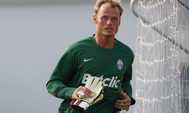 Calcio sotto shock: morto a 48 anni Alex Manninger in un incidente stradale. Giocò anche con Juve, Siena e Torino