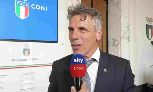 Coni, Stella d'oro al merito sportivo a Zola, la consegna: "Per me è un grande onore"