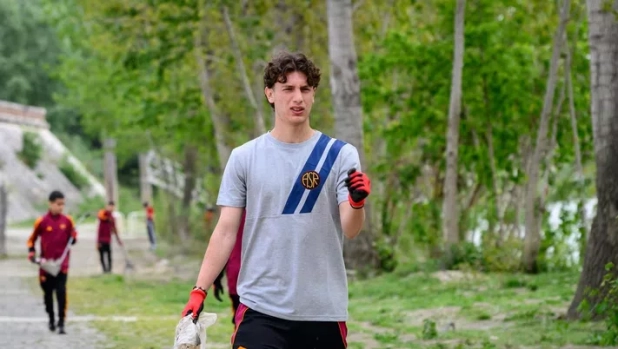 La Roma pulisce Roma: giovanili all'opera, raccolti sul Tevere oltre 90 chili di rifiuti