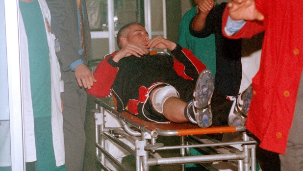 Vendetta ultrà, una bomba carta esplode all'Arechi. E la Fiorentina sprofonda