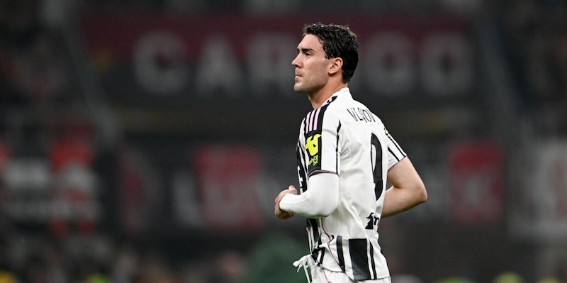 Stallo con la Juve, Vlahovic al primo incontro con il Bayern Monaco: il ruolo del pap&agrave; di Dusan