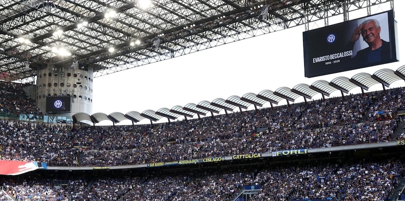 San Siro omaggia Beccalossi e il doblete, poi l&rsquo;Inter sfila in trionfo