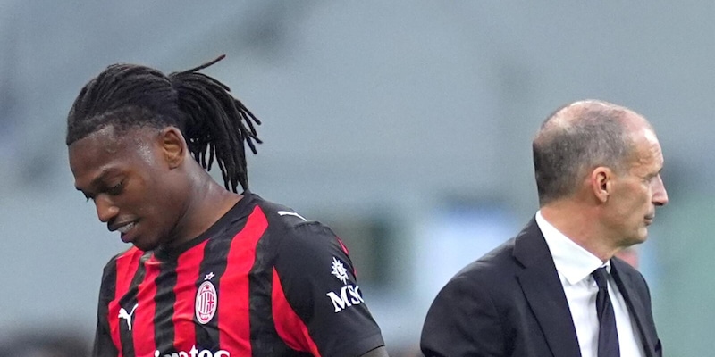 Leao in rotta con il Milan: &egrave; amareggiato dai fischi ricevuti e ragiona sul suo futuro
