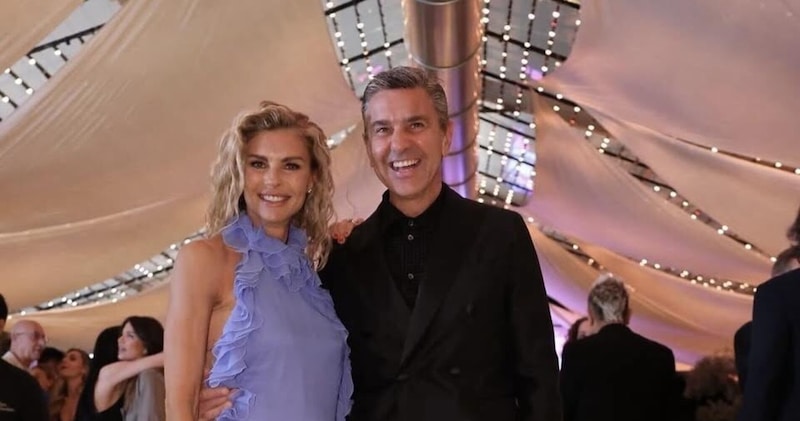 Il discorso di Martina Colombari alla festa di Costacurta commuove tutti: "Grazie perch&eacute;..."