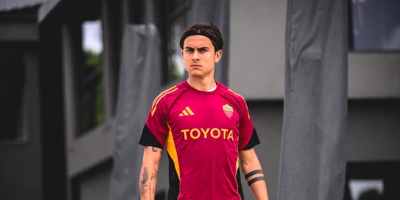 Dybala, l'agente Carlos Novel pronto a rientrare per il derby: le ultime news sul rinnovo con la Roma e cosa c'&egrave; dietro la partnership tra agenzie