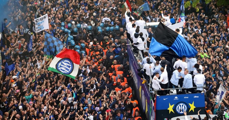Festa scudetto Inter: quando ci sar&agrave; la sfilata del pullman scoperto con Chivu e tutti i giocatori a Milano