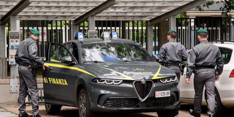 Maxi blitz contro la pirateria tv, 100 perquisizioni e mille utenti sanzionati nell'operazione 'Tutto chiaro'