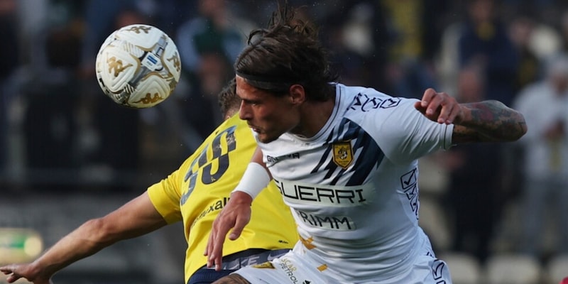 Modena ko contro la Juve Stabia: una rovesciata di Zeroli porta i campani in semifinale!