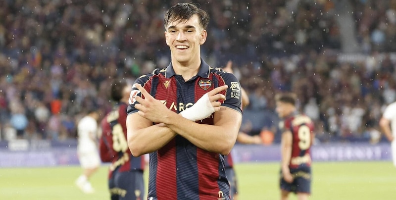 Carlos Esp&iacute; e gli 11 gol per salvare il Levante