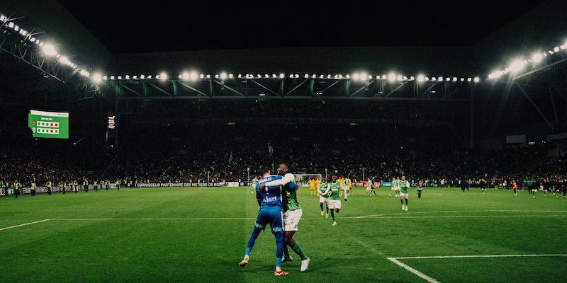 Il Saint'Etienne batte ai rigori il Rodez Aveyron: sfider&agrave; la terzultima classifica della Ligue 1 per la promozione