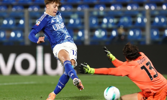 Verona-Como, le formazioni ufficiali: Sammarco con Bowie, Fabregas lancia Rodriguez