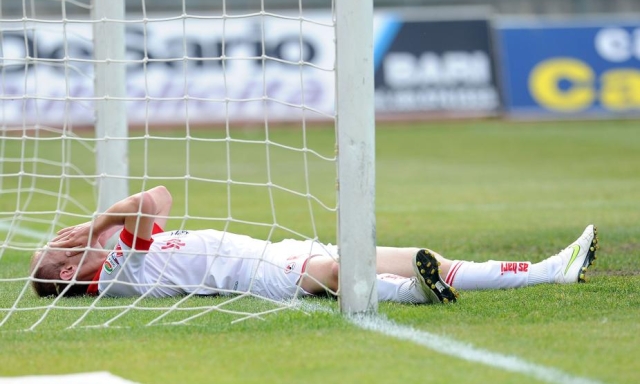 Masiello e l'arte di evitare il passato: contro il Bari non gioca mai, al punto di dire basta col calcio