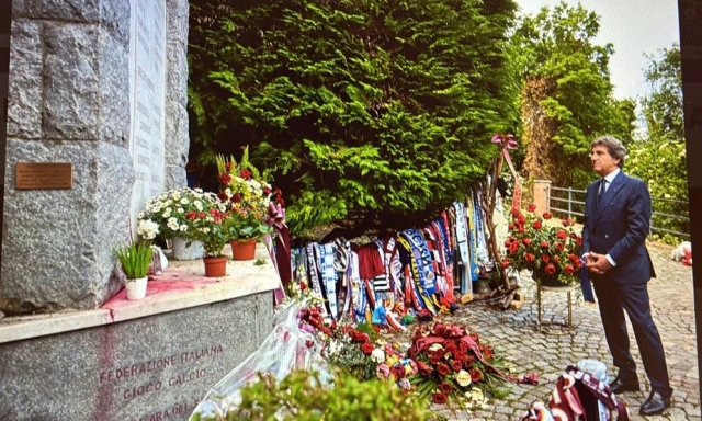 Cairo sale a Superga per l'omaggio al Grande Torino