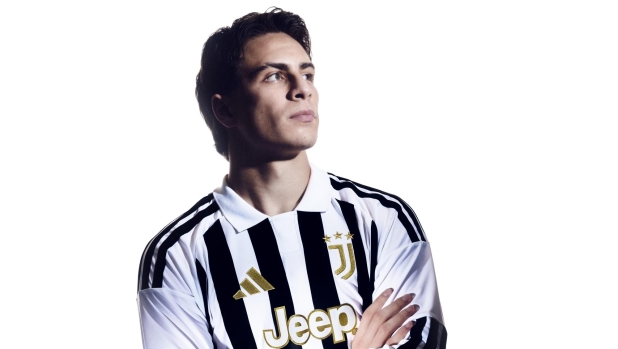 Numeri d'oro e un omaggio al passato: la prima maglia della Juve per la prossima stagione