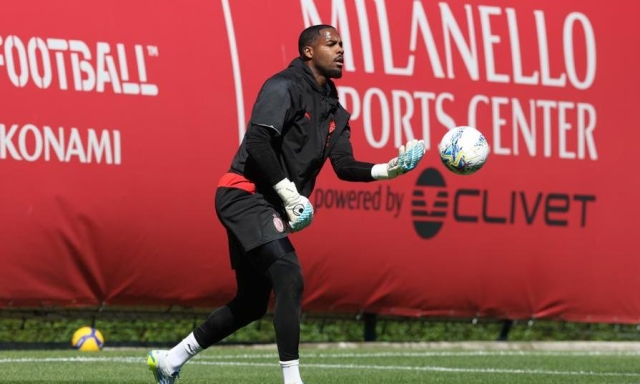 Il Chelsea punta Maignan, Maignan aspetta il Milan: chiede due cose per rimanere...