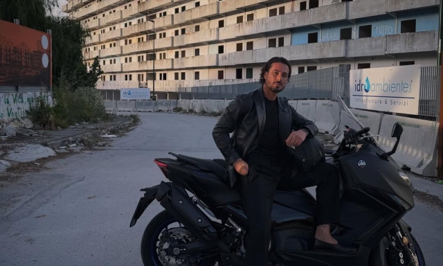 Izzo, il post commovente a Scampia: "A 10 anni la vita mi ha tolto mio padre, avevo smesso di giocare. Poi..."