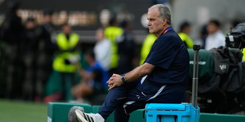 Bielsa amato e discusso, ai Mondiali non sfonda. E quella volta che Lotito lo bruci&ograve;&hellip;