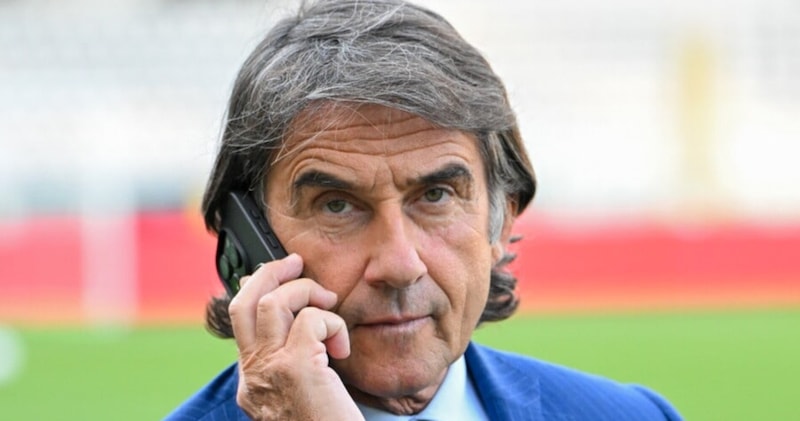 Inizia l'era Carnevali! Primo giorno di Juve: conti sul tavolo e subito calciomercato, le priorit&agrave;
