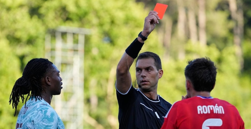 Leao, la prima del Mondiale &egrave; a rischio: cosa pu&ograve; succedere dopo il rosso in amichevole