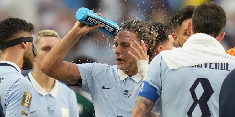 "Hydration break? Calcio ostaggio di gente chiusa in uffici climatizzati"