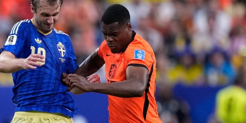 Dumfries stella dell'Olanda, il Mondiale senza Italia e l'addio Inter: "&Egrave; dura, non &egrave; il momento"