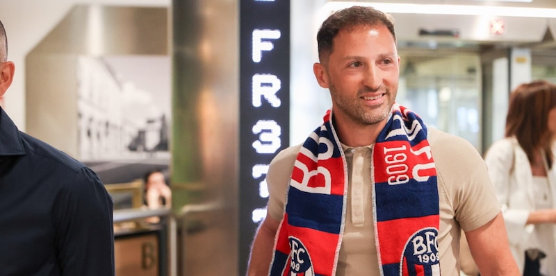 Tedesco &egrave; arrivato a Bologna: selfie e autografi all'aeroporto, quando ci sar&agrave; la presentazione