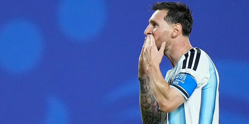 Le condizioni del pap&agrave; di Messi dopo le lacrime di Leo in campo: il comunicato ufficiale della famiglia