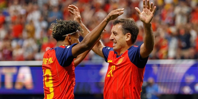 Super Spagna, prima vittoria al Mondiale: poker all&rsquo;Arabia Saudita, Yamal e Oyarzabal brillano
