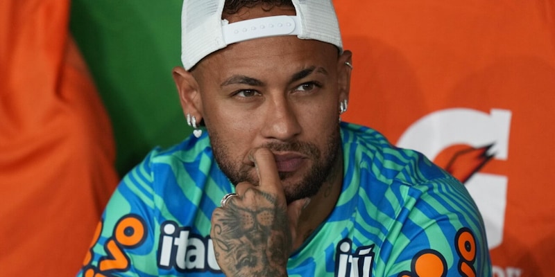 "Primo convocato in smartworking": Neymar e l'ironia del presidente del Brasile