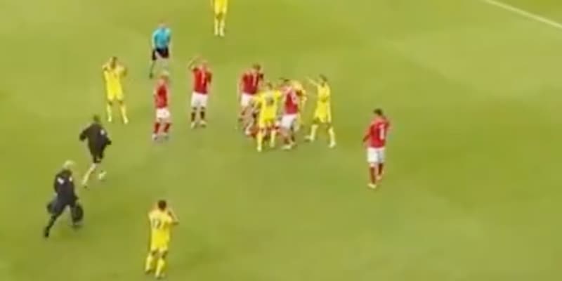 Paura per Eriksen, collassa in campo durante Danimarca-Ucraina