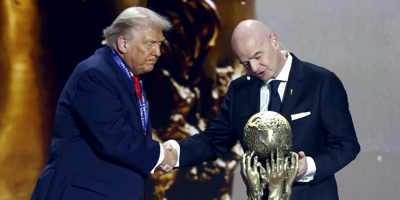 Infantino aspetta Trump alla finale dei Mondiali: "Ci sar&agrave; e consegneremo il trofeo insieme"
