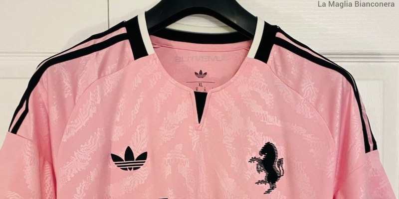 Juve, maglia da trasferta 26/27: il rosa in nuove immagini ravvicinate. Tifosi scatenati: &ldquo;Capolavoro"