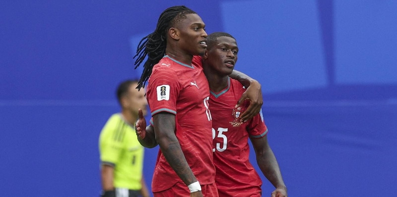 Leao risponde sul Milan di Amorim: "Decider&ograve; la mia vita dopo il Mondiale"