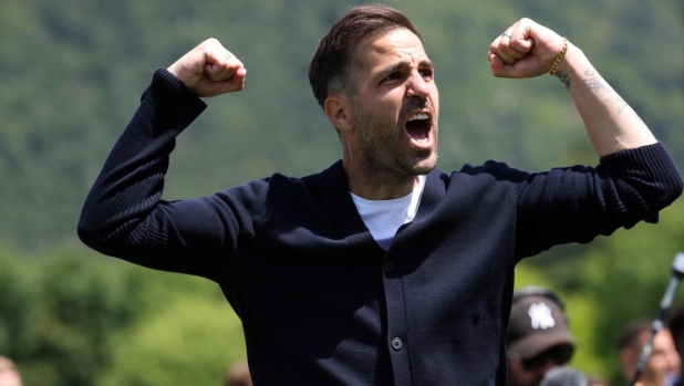 Fabregas attacca la Serie A: "In Premier vedi squadre con una struttura, qui è impossibile capire cosa fanno"