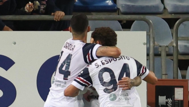 Cagliari, l’ex Larrivey sostiene Belotti ed Esposito: “Meritano la riconferma”