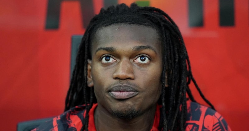 Il Galatasaray offre 10 milioni all&rsquo;anno a Leao: e lui riflette. Quanto chiede il Milan per liberarlo