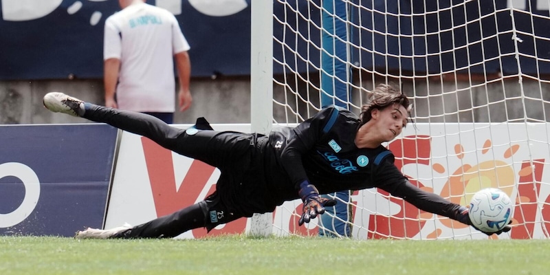 Claudio Pugliese: chi &egrave; il baby portiere del Napoli che da Scampia sogna in grande