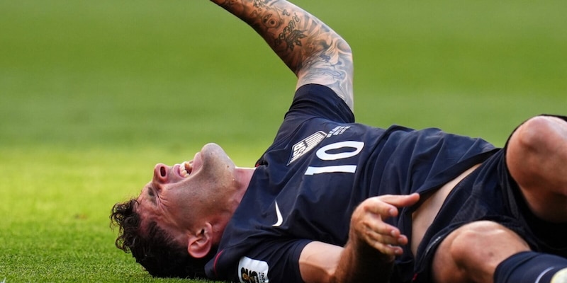 Pulisic si ferma, Milan in ansia: l'esito dell'infortunio e quanto star&agrave; fuori