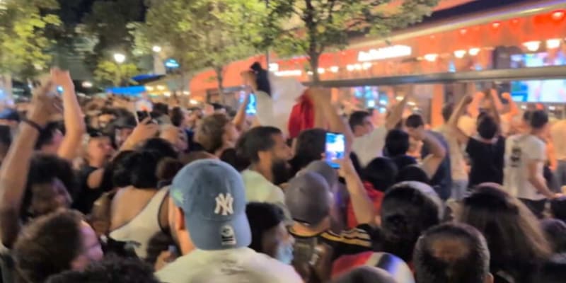 A Parigi &egrave; festa grande. Non si segnalano incidenti