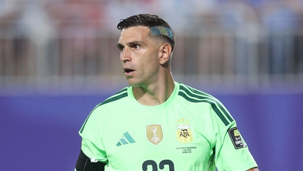 "Il Dibu Martinez non si muove": l'Aston Villa chiude la porta, e la Juve si rituffa su Vicario. I dettagli