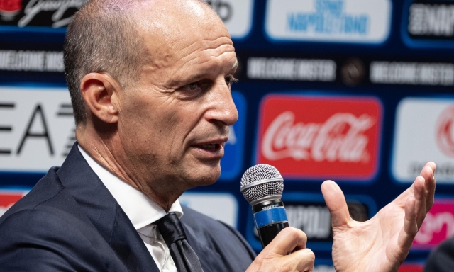 Da "bollito" a idolo, dopo un mese Napoli si è innamorata di Allegri: "Ed è più simpatico di Conte"