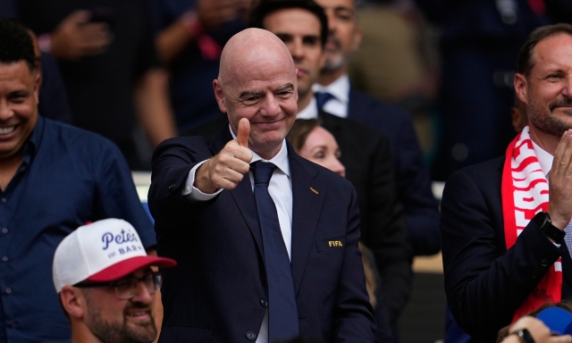 Fifa, sono affari d'oro! E Infantino fa poker: in 10 anni stipendio da 1,4 a 5,2 milioni