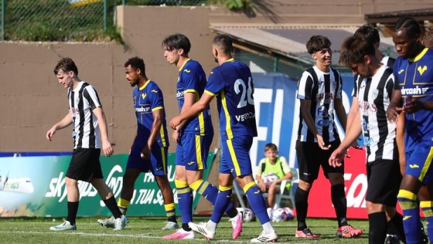 Verona, 8-1 al Rovereto. Omaggio dei tifosi gialloblu a Osvaldo Bagnoli