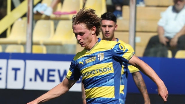 Parma, lungo stop per Nicolussi Caviglia: ecco quanto starà fuori