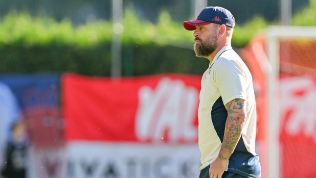 Genoa, De Rossi fa il punto tra ritiro e mercato: Sognare non costa nulla"