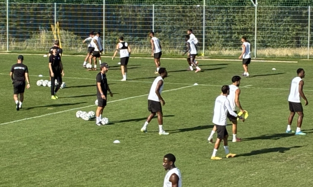 Silenzio, punizioni, selfie e costruzione dal basso: aspettando l'azzurro, così allena Pirlo in Austria