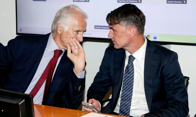 Italia, Pirlo quasi fuori per il caso Russia, Maldini è pronto a lasciare e incontra Malagò. I retroscena