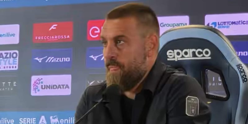De Rossi provocato in conferenza dopo Lazio-Genoa reagisce cos&igrave;: "Sei ossessionato da me e dalla Roma"