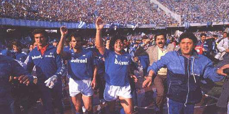 Una vita azzurra, gloria e baldoria