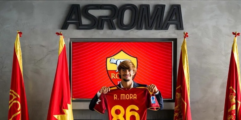 Roma-Mora, &egrave; ufficiale! L'annuncio dopo la festa: "Benvenuto, Rodrigo!"